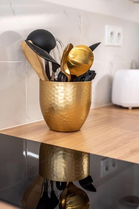 Le Cocoon - Appartement Dans Maison Du Xviieme Siecle Fougeres Luaran gambar