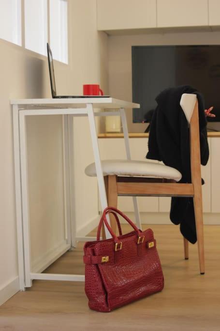 Le Cocoon - Appartement Dans Maison Du Xviieme Siecle Fougeres Luaran gambar