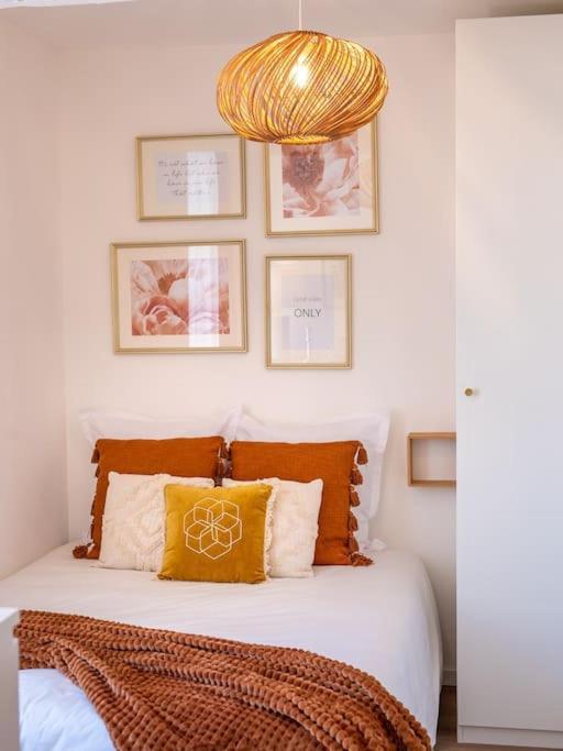 Le Cocoon - Appartement Dans Maison Du Xviieme Siecle Fougeres Luaran gambar